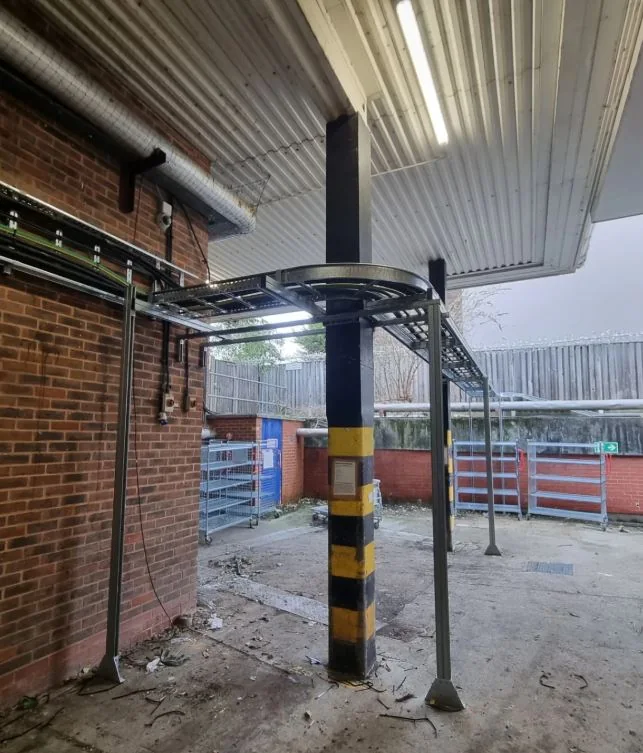 Curved cable ladder around an existing column